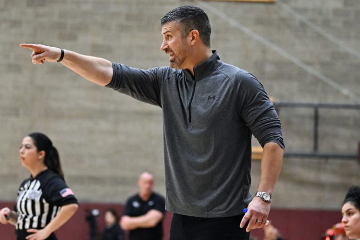 Tualatin girls basketball coach Wes Papps